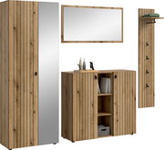 Garderoben-Set in Holzoptik mit vertikaler Lamellenstruktur: hoher Schrank mit Spiegel an der Front, Kommode mit zwei Türen und offenem Mittelregal, dazu Wandspiegel und Garderobenpaneel mit Ablage und Haken; freigestellte Ansicht in frontaler Perspektive