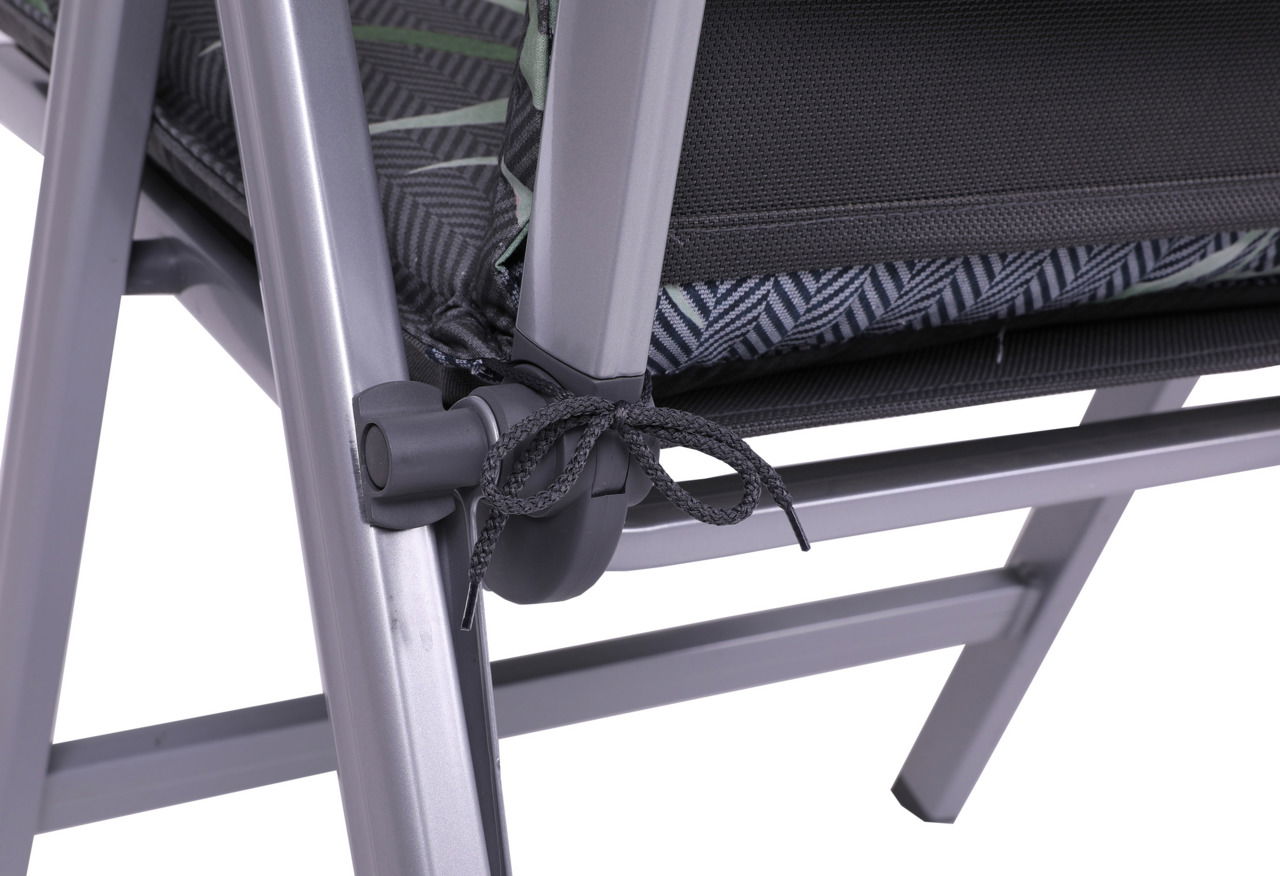 Nahaufnahme einer Hochlehnerauflage mit grauem Gestell und gemustertem Stoff, seitliche Perspektive