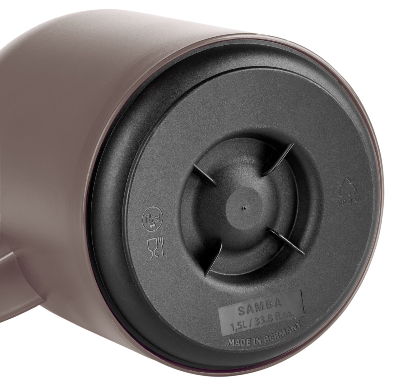 Bodenansicht einer taupefarbenen Isolierkanne SAMBA 1,5L, hergestellt in Deutschland.