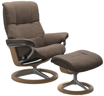 Brauner Hocker mit passendem Sessel, seitliche Perspektive