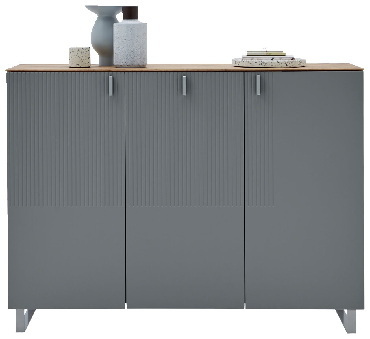 Moderner XL-Schuhschrank in Grau mit drei Türen, dekoriert mit Vasen und Büchern, Frontalansicht