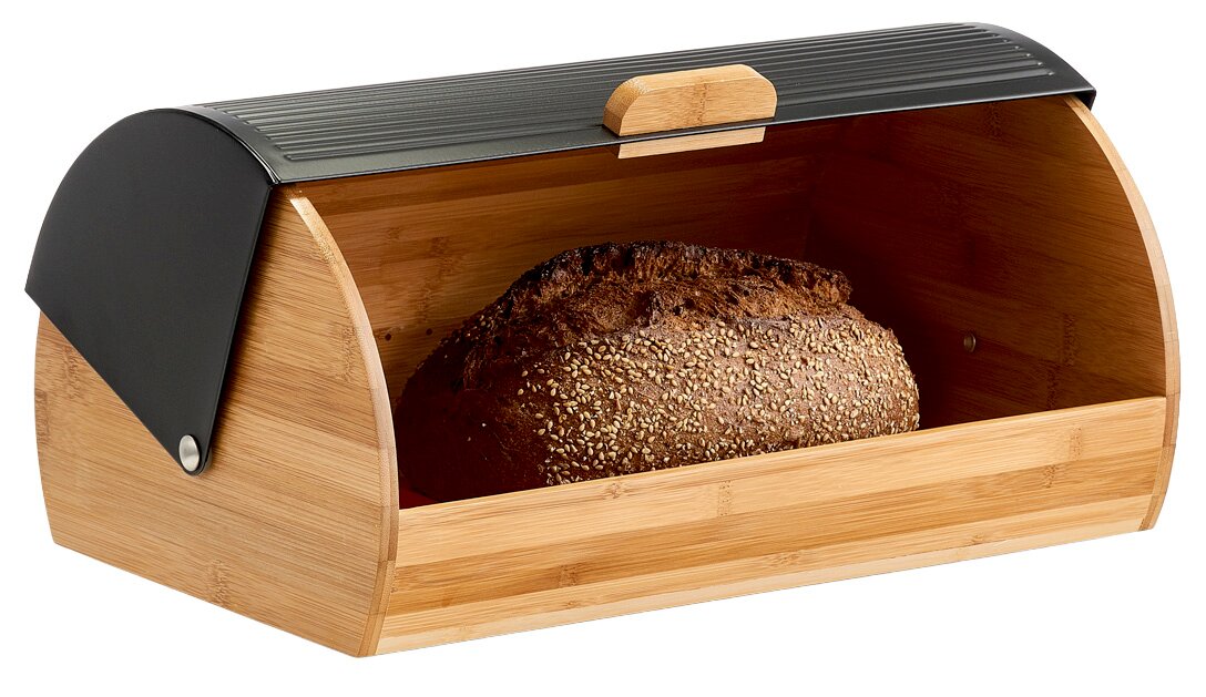 Brotkasten aus Holz mit schwarzem Deckel, gefüllt mit einem Laib Brot, seitliche Perspektive