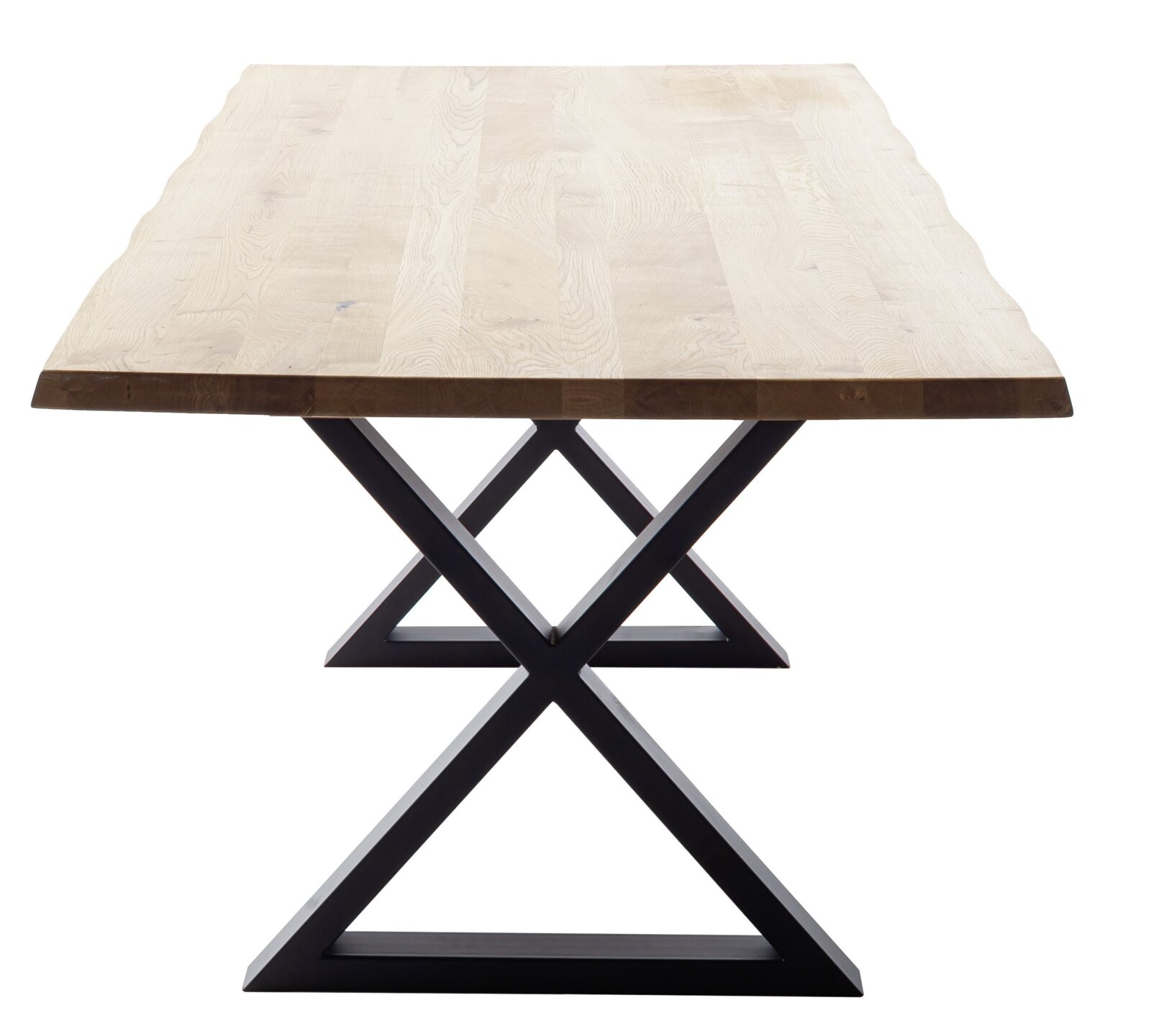 Moderne houten eettafel met een X-vormig metalen onderstel, gezien vanaf de voorkant.