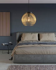 Moderne Pendelleuchte Venezuela in einem stilvollen Schlafzimmer, seitliche Perspektive