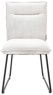 Vorderansicht eines modernen Stuhls mit hellem, geripptem Stoffbezug und schwarzen Metallbeinen.