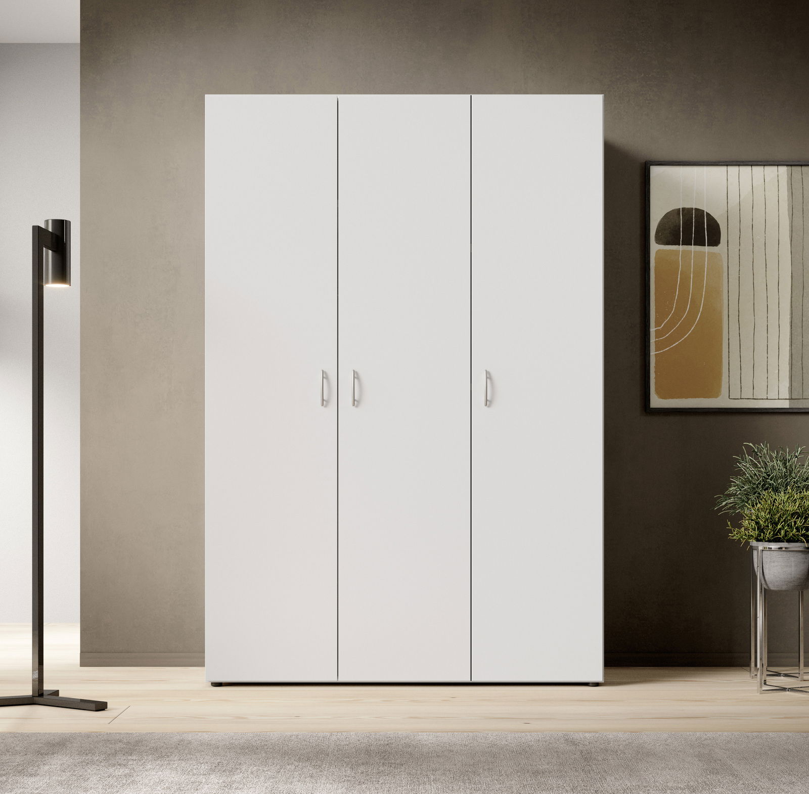 Drehtürenschrank 3-türig in weißer Farbe, frontal fotografiert in einem modernen Raum mit dekorativer Kunst und Pflanzen.