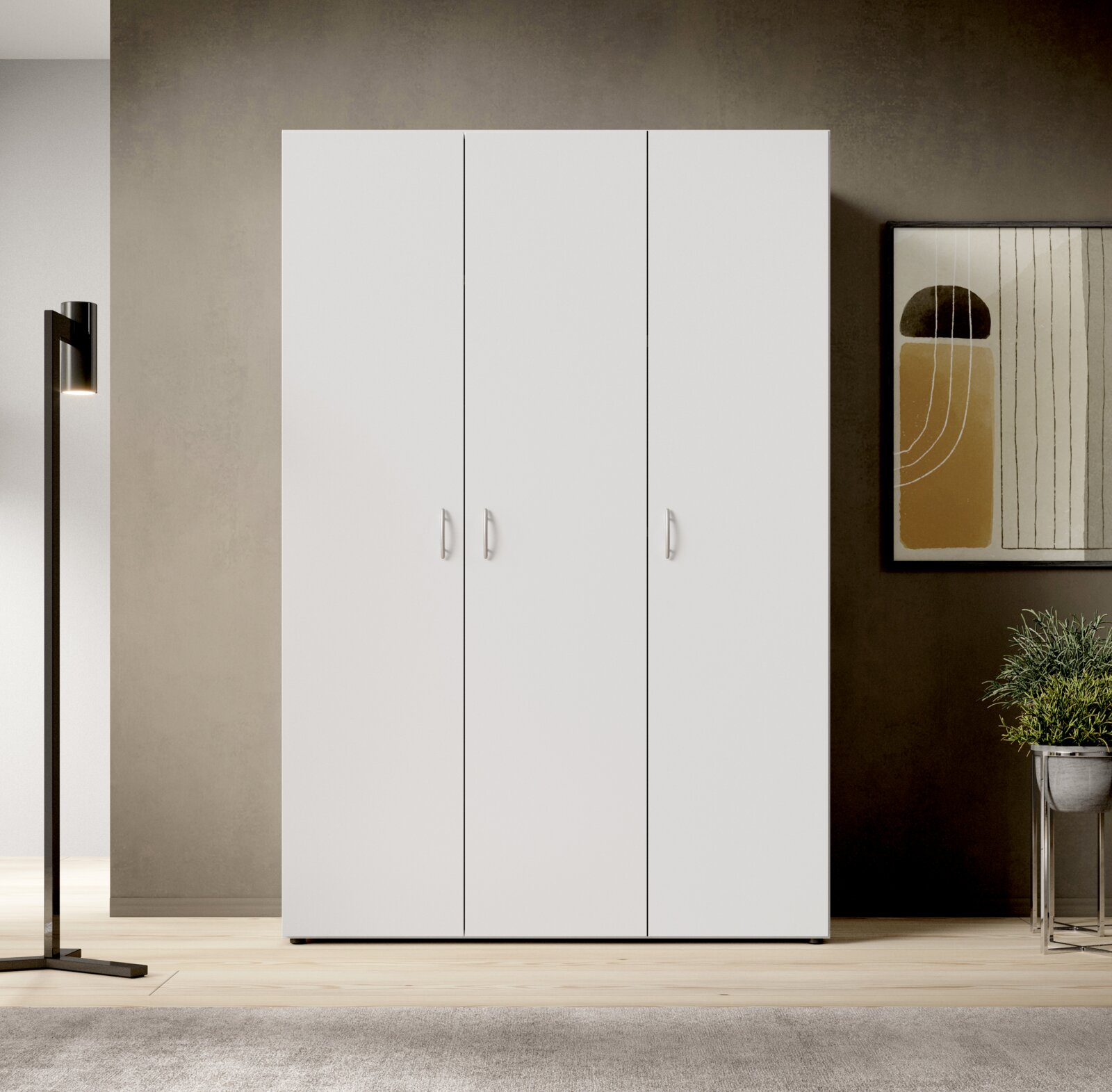 Drehtürenschrank 3-türig in weißer Farbe, frontal fotografiert in einem modernen Raum mit dekorativer Kunst und Pflanzen.