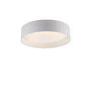 Runde, flache LED-Deckenleuchte in Weiß mit diffuser Lichtfläche, seitliche Untersicht an der Decke; unten eingeblendete Steuerung für Farbtemperatur (2700–5000 K) und Dimmen sowie Fernbedienung, Symbole für Nachtlicht, Timer, LED und Memory