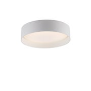 Ronde, platte LED-plafondlamp in wit met een diffuus lichtoppervlak; zijdelings zichtbaar aan de onderkant van het plafond; verzonken bedieningspaneel aan de onderkant voor kleurtemperatuur (2700–5000 K) en dimmen, evenals afstandsbediening, symbolen voor