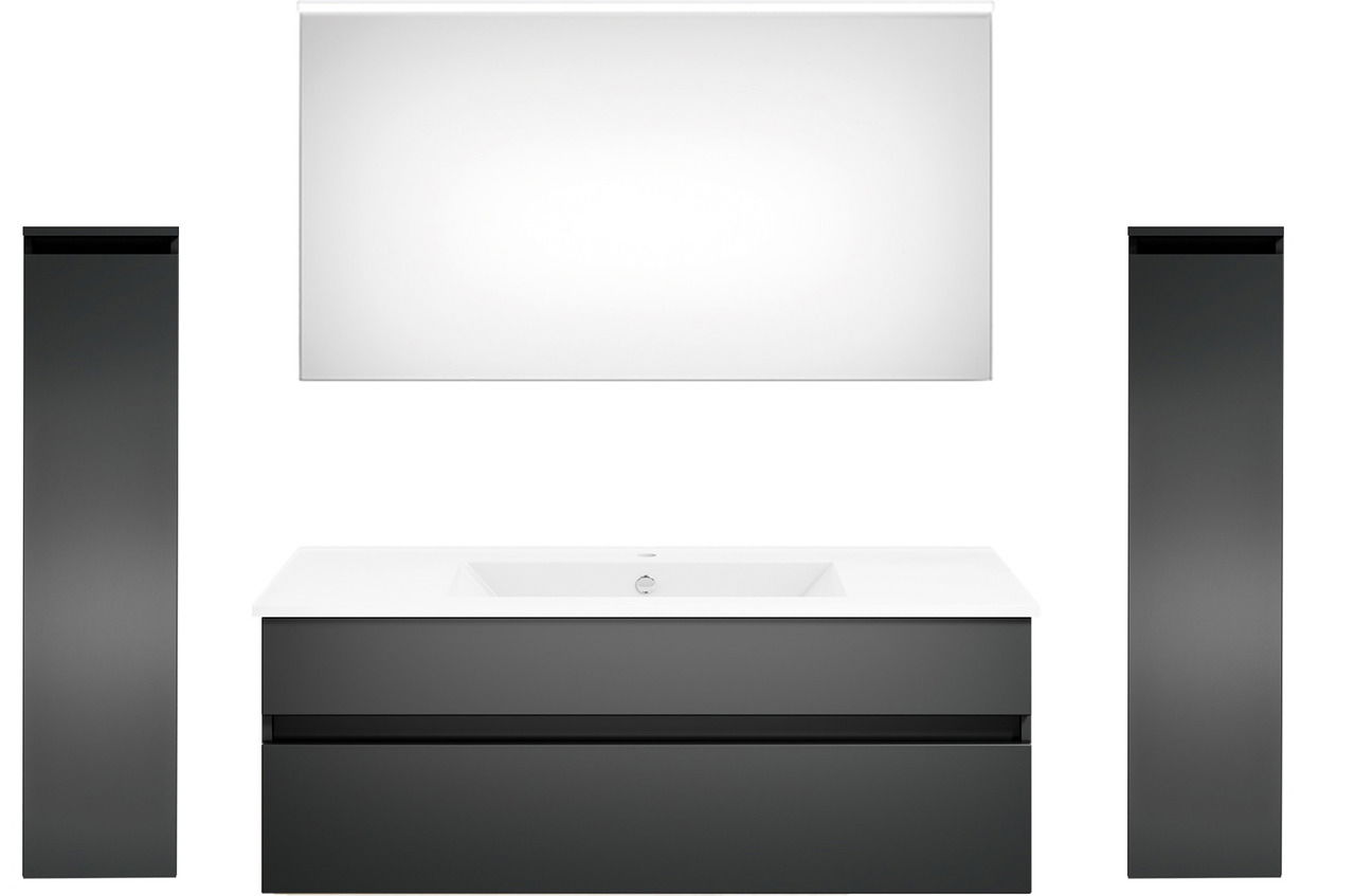 Moderne Badkombination mit zwei hohen, schwarzen Schränken, einem breiten Waschbeckenunterschrank und einem großen Spiegel, frontal betrachtet.