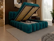 Polsterbett mit hochgeklappter Matratze in einem modernen Schlafzimmer, seitliche Perspektive