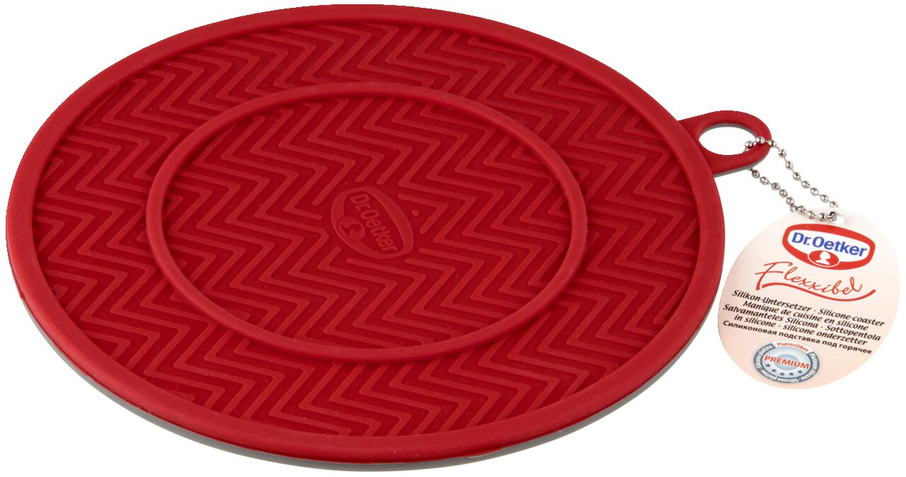 Roter Silikon-Untersetzer Flexxibel von Dr. Oetker mit Zickzack-Muster, von oben betrachtet.