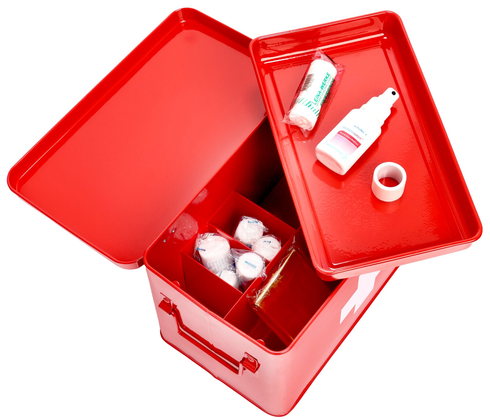 Rote Medizinbox aus Metall mit geöffnetem Deckel, gefüllt mit Verbandsmaterial und Erste-Hilfe-Artikeln, aus der Vogelperspektive.