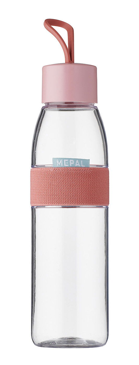 Transparente Trinkflasche mit rosa Deckel und Griff, seitliche Ansicht
