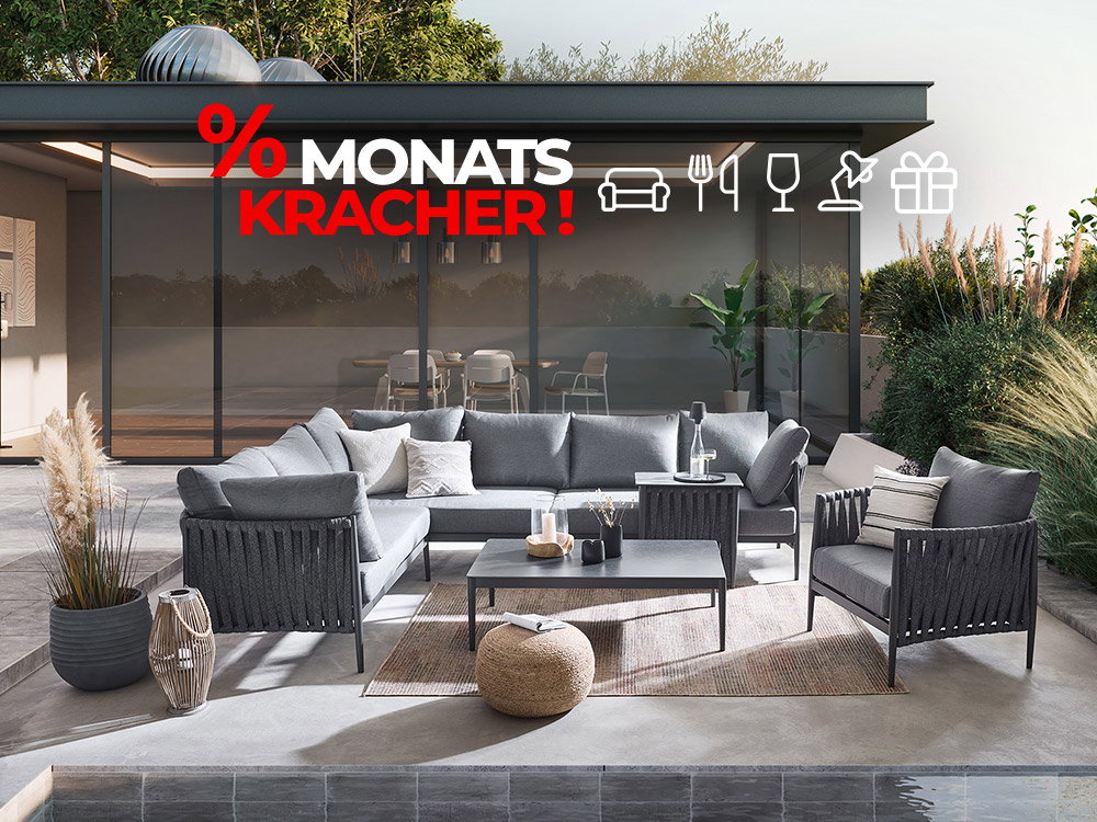 Moderne Outdoor-Lounge auf Terrasse mit „Monatskracher“-Aktion und stilvollen Gartenmöbeln.