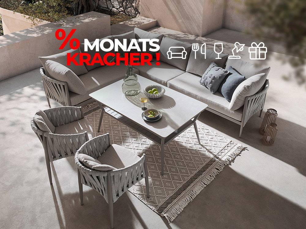 Loungeset für Terrasse mit Sofa, zwei Sesseln und Tisch im modernen Outdoor-Ambiente.