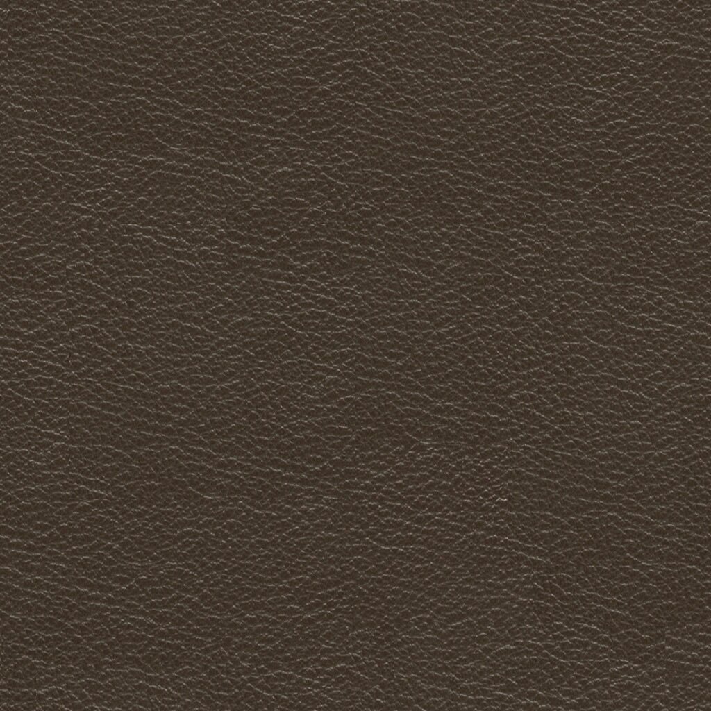 Nahaufnahme von dunkelbraunem Leder mit feiner Narbung, verwendet für einen Chefsessel.