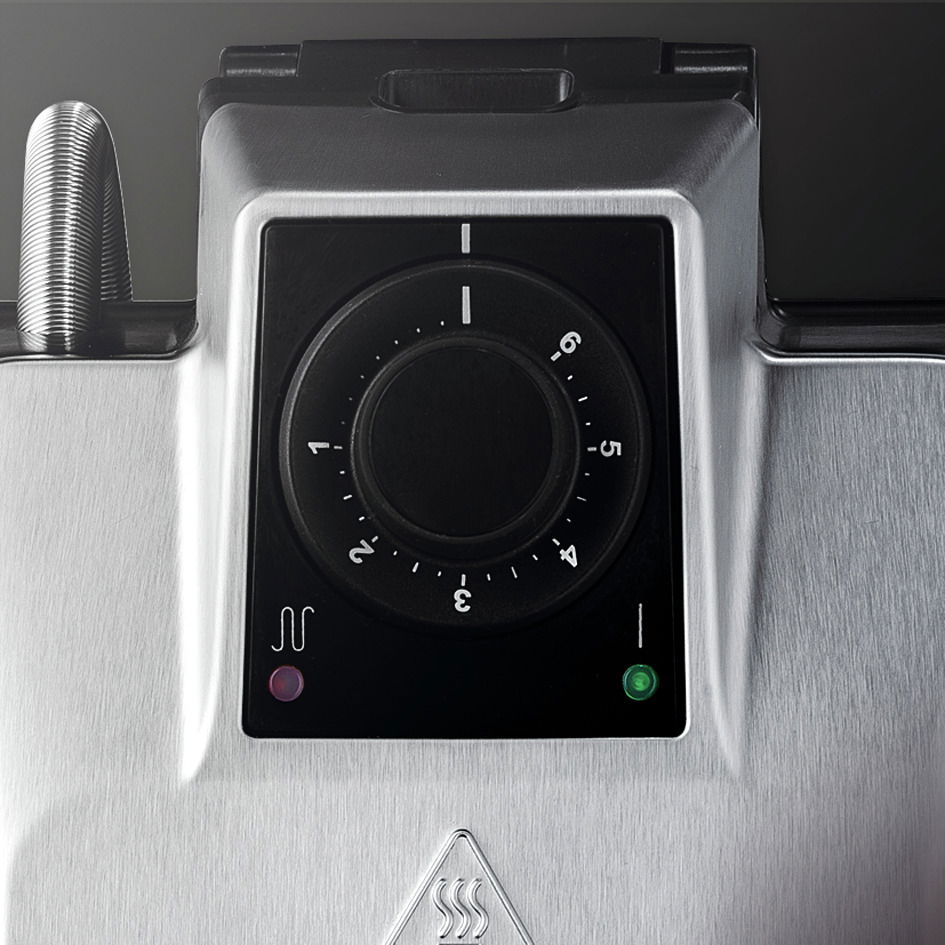 Nahaufnahme eines Waffeleisens mit Temperaturregler und Kontrollleuchten, Ansicht von oben.