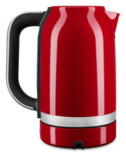 Roter Wasserkocher mit schwarzem Griff, seitliche Ansicht