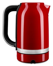 Roter Wasserkocher mit schwarzem Griff, seitliche Ansicht