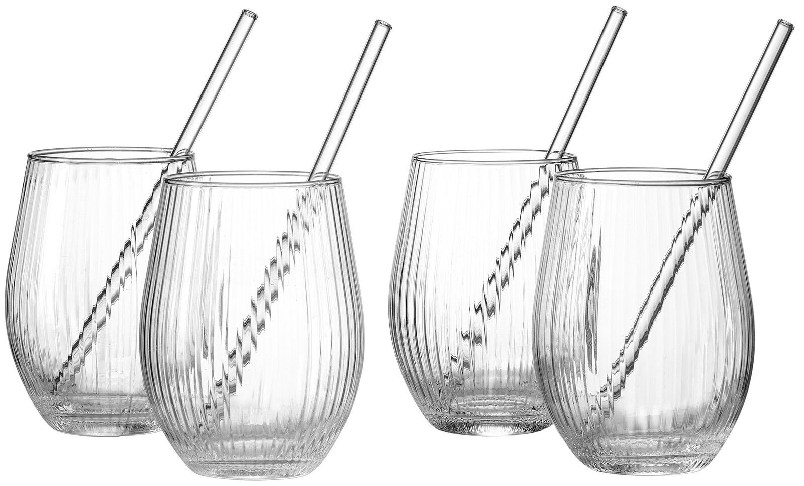 Vier elegante, geriffelte Gläser mit passenden Glasstrohhalmen, seitliche Perspektive.
