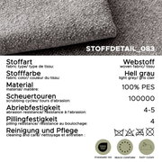 Close-up van een lichtgrijze geweven stof (100% PES) met een grove structuur, detail van de stof vanuit een schuin bovenaanzicht; ingevoegde materiaal- en onderhoudsinformatie (100.000 schuurcycli, slijtvastheid 4–5, pilling 4, OEKO-TEX Standard 100, REAC