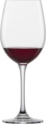 Ein elegantes Wasser- und Rotweinglas Classico, gefüllt mit Rotwein, aus der Frontalperspektive.