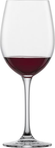 Ein elegantes Wasser- und Rotweinglas Classico, gefüllt mit Rotwein, aus der Frontalperspektive.