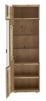 Geöffnete Vitrine aus Holz mit Glastür, frontal betrachtet, zeigt mehrere Regalböden.