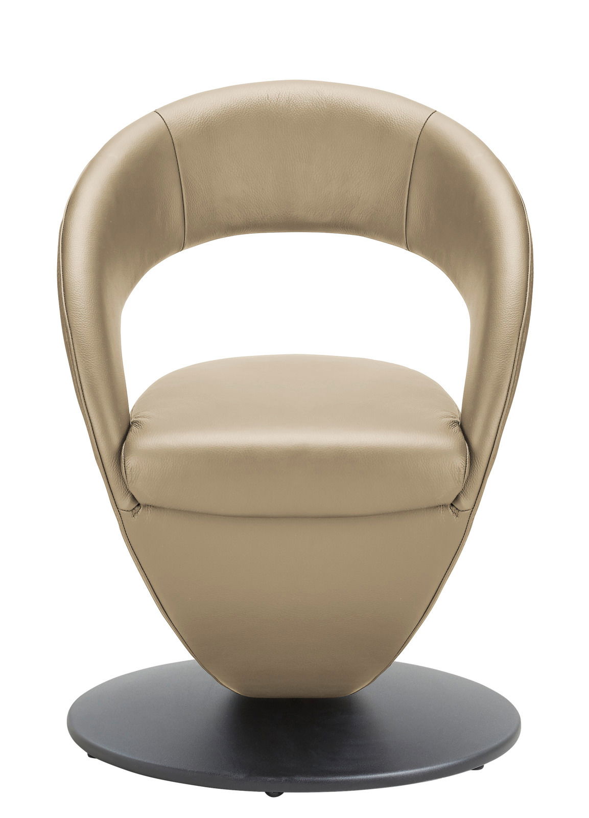Moderner, beige Sessel mit runder Rückenlehne und schwarzem Sockel, Frontalansicht.