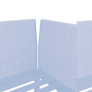 Nahaufnahme der Rückseite eines 3-Sitzer Sofas mit grauem Stoffbezug und Metallrahmen, von hinten betrachtet.