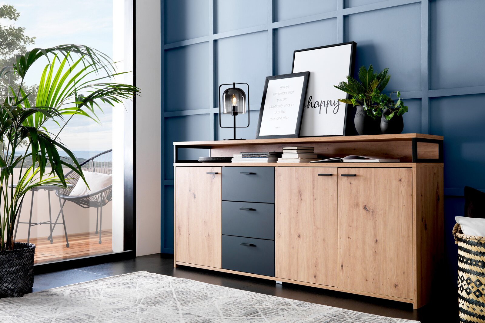 XORA XL-Sideboard LIFE XL-Sideboard aus Holz mit drei Schubladen und zwei Türen, dekoriert mit Pflanzen und Bildern, seitliche Perspektive