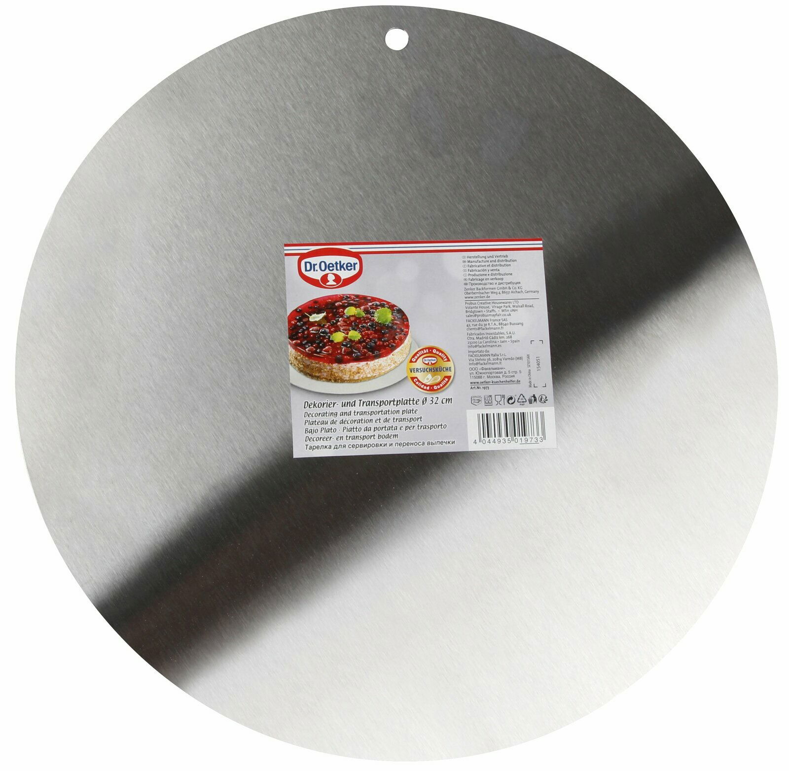 Runde Dekoplatte aus Metall mit 32 cm Durchmesser, von oben fotografiert, mit Etikett von Dr. Oetker.