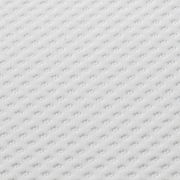 Nahaufnahme eines weißen, strukturierten Matratzentoppers mit wabenartigem Muster.