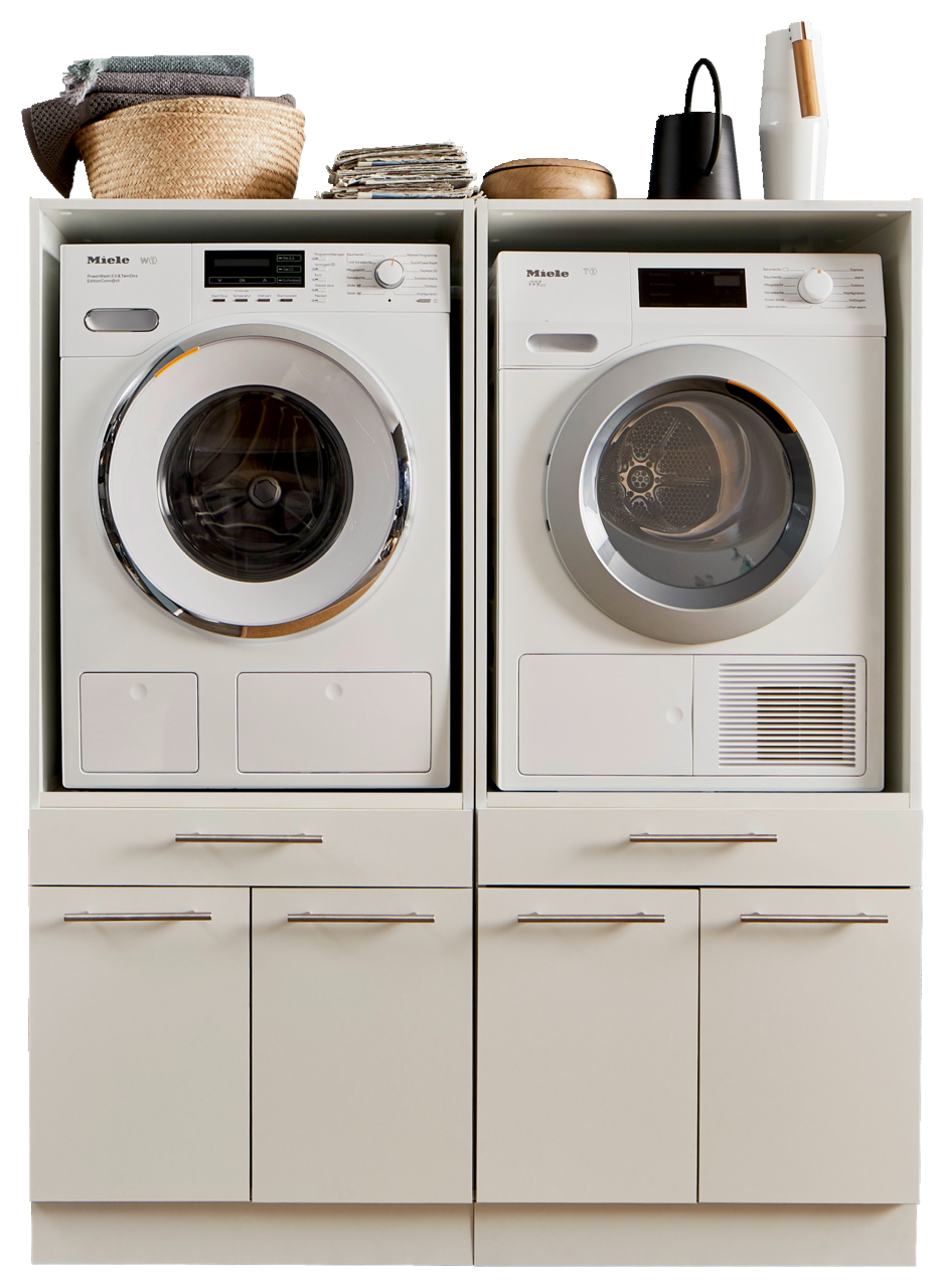 Frontansicht einer Hauswirtschaftsraum-Kombination mit Waschmaschine und Trockner, umgeben von Schränken und Ablageflächen.
