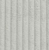 Nahaufnahme eines hellgrauen, gestreiften Stoffes mit weicher Textur, von oben betrachtet.