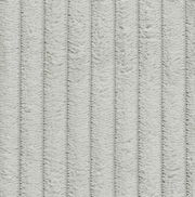 Nahaufnahme eines hellgrauen, gestreiften Stoffes mit weicher Textur, von oben betrachtet.