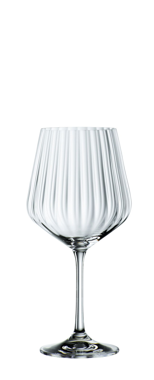 Elegantes Gin Tonic Glas mit geriffeltem Design, frontal abgebildet