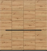 Frontansicht einer großen Holzkommode/Sideboard mit natürlicher Eichenoptik, sichtbarer Maserung und Astlöchern, mehreren Schubladen/Fronten im Raster und langen schwarzen Griffleisten in der Mitte.