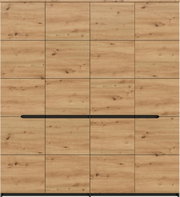 Frontansicht einer großen Holzkommode/Sideboard mit natürlicher Eichenoptik, sichtbarer Maserung und Astlöchern, mehreren Schubladen/Fronten im Raster und langen schwarzen Griffleisten in der Mitte.