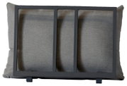 Rückenlehne mit Kissen, Vorderansicht, graues Kissen mit schwarzem Metallrahmen