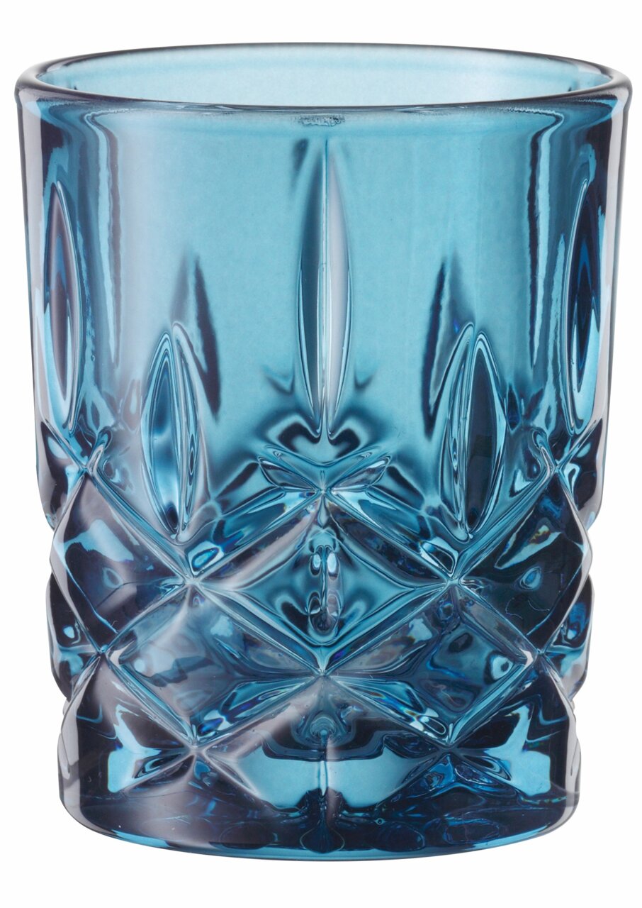 Blauw, kunstig geslepen glas in close-up, perspectivisch gezien van voren.