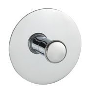 Wandhaken aus Chrom in Nahaufnahme, seitliche Perspektive