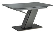 Moderner Tisch mit schrägem Standfuß in dunkler Holzoptik, seitliche Perspektive
