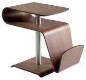 Moderner Beistelltisch aus Holz mit geschwungenem Design, seitliche Perspektive