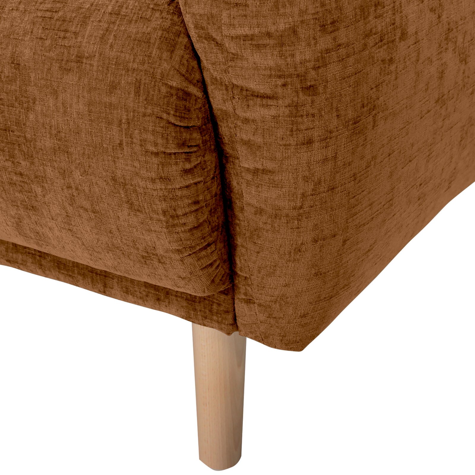 Nahaufnahme einer braunen Sofaecke mit Holzbein, Perspektive von unten.