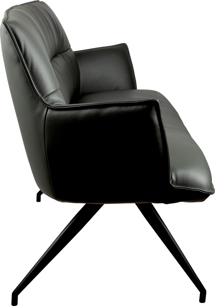 Zwarte, gestoffeerde lederen fauteuil met metalen onderstel, zijaanzicht van links op een witte achtergrond