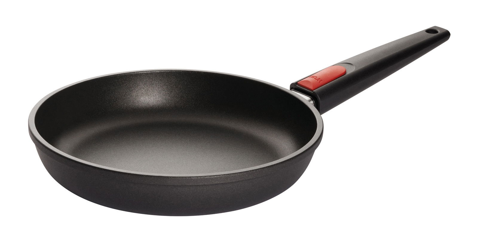 Gusspfanne 24cm Nowo Titanium aus seitlicher Perspektive mit schwarzer Antihaftbeschichtung und rotem Akzent am Griff