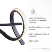 Nahaufnahme der Pendelleuchte CURLS mit geschwungenem Design, dimmbar mit simplydim Technologie, Memoryfunktion und schwenkbaren Leuchtringen.