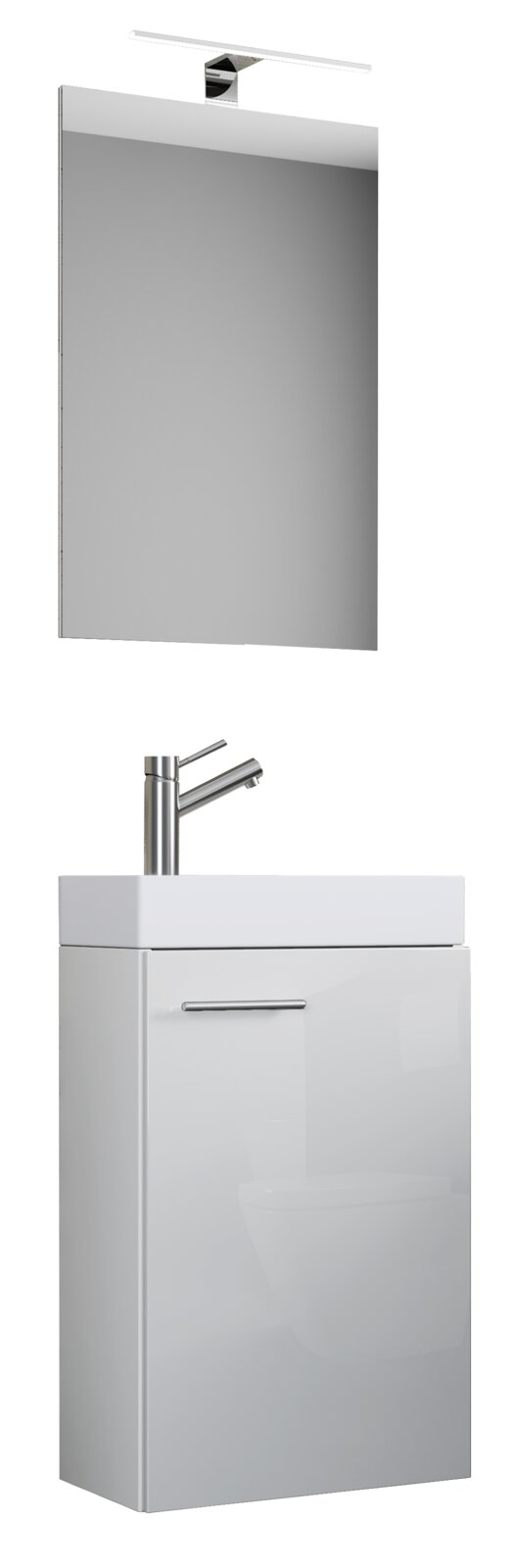 Modernes Badmöbel-Set mit rechteckigem Spiegel und schlanker LED-Aufsatzleuchte, weißem Waschtischunterschrank mit Keramik-Waschbecken und verchromtem Einhebelmischer; frontale Ansicht mit leichter Seitenperspektive